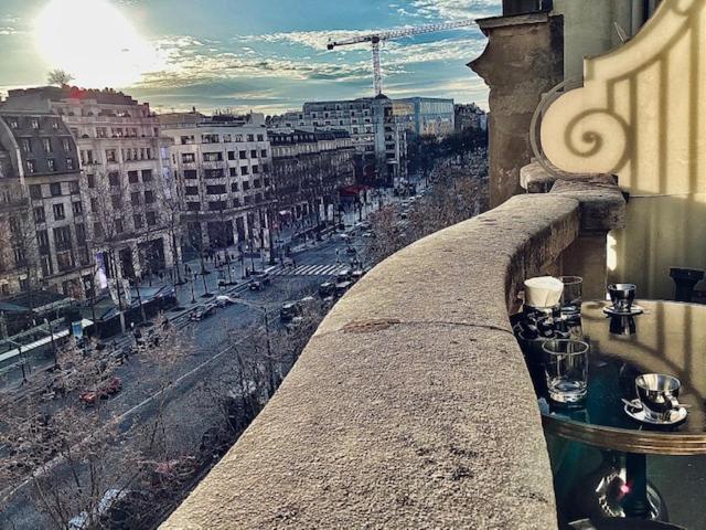 Balcony-champs Elysees *