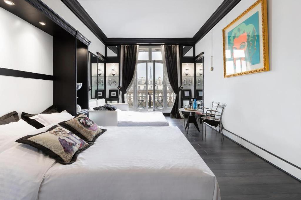 Apartment Balcony-champs Elysees Paris